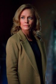 Moira_Queen_Arrow_TV_Series_003